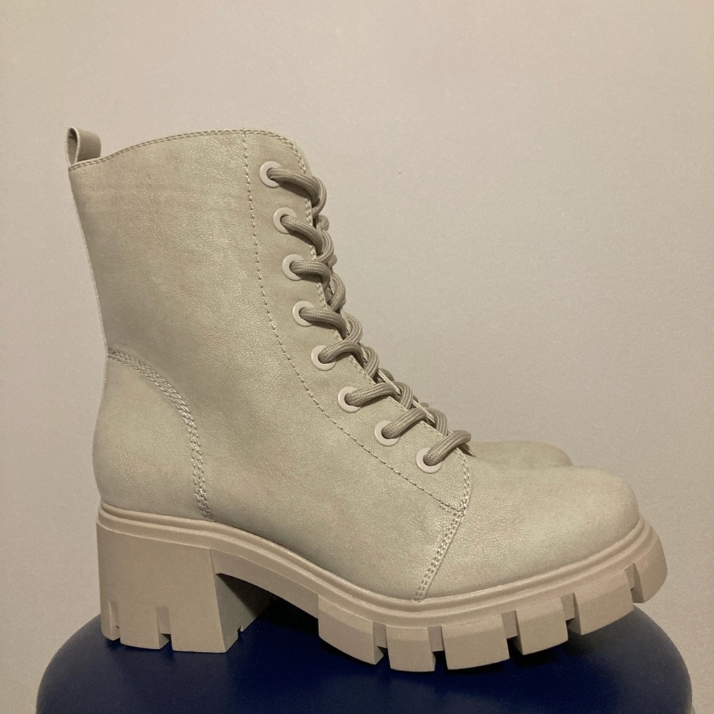 New Maurice’s Cassie Tonal Hiker Boot in Tan